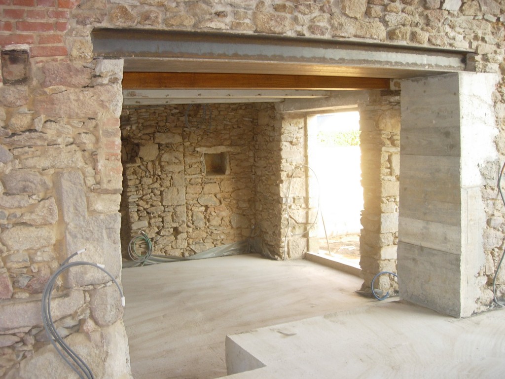 Ouverture de mur en pierre, en béton à Saint-Pern